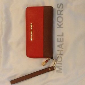 MICHAEL KORS Two Tone Wristlet